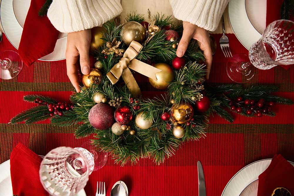 Table wreath with ornaments
