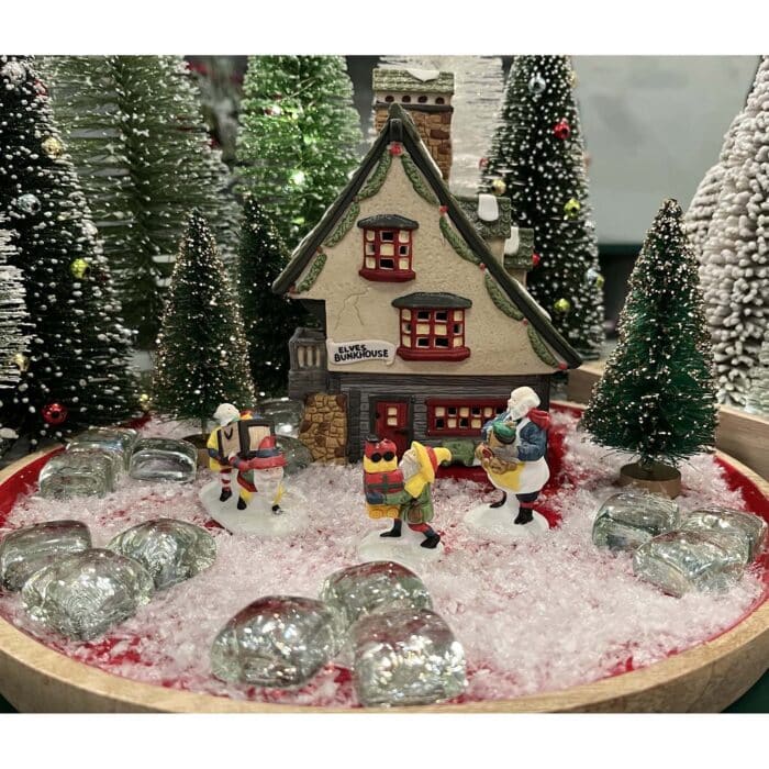 North Pole Village Starter Set Vintage D56 Pre owned